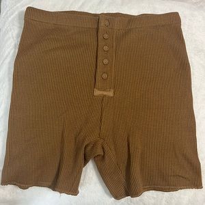 NWT SKIMS Waffle Shorts in Camel
